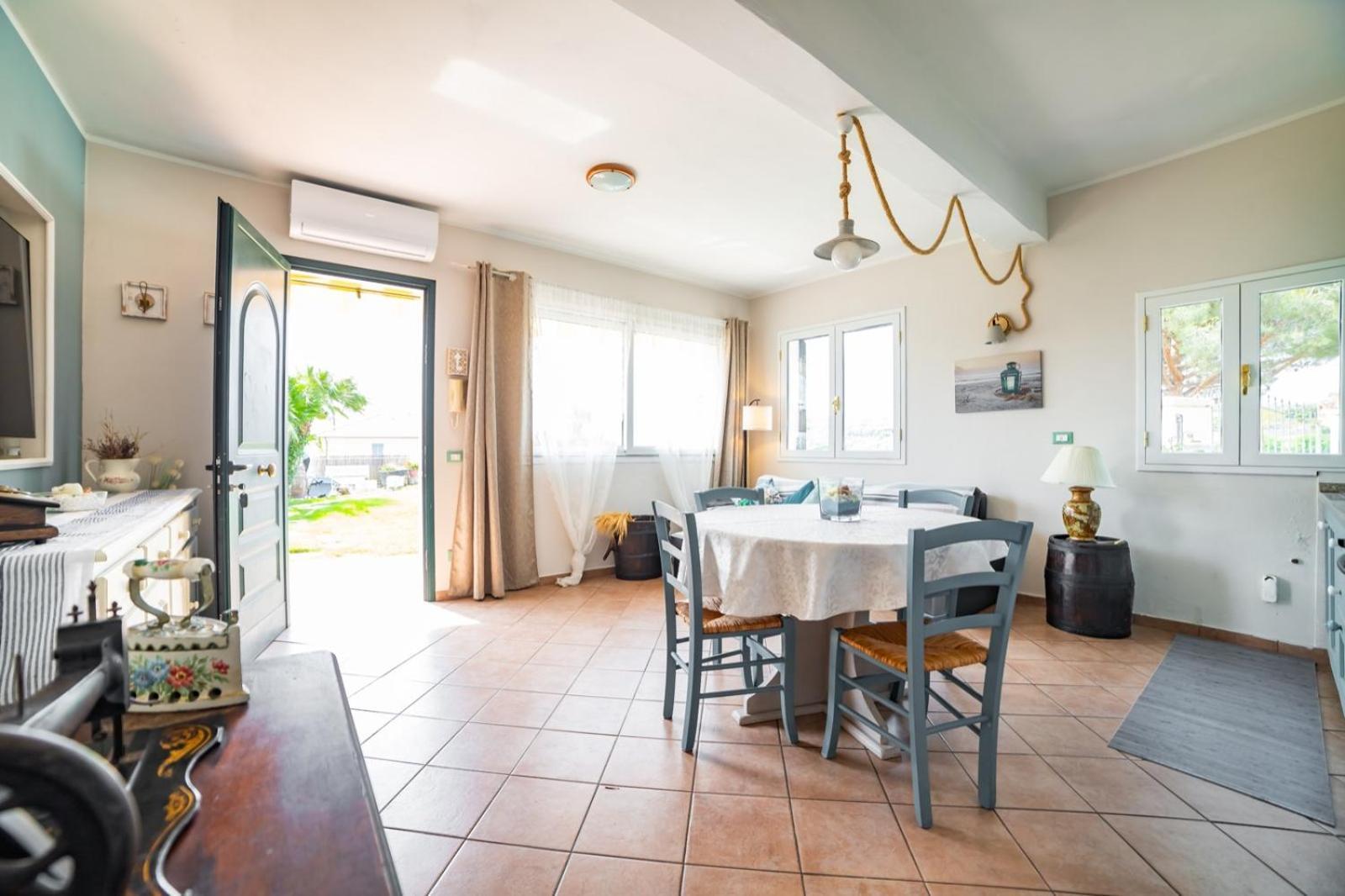 Apartamento Chez Elle Imperia Habitación foto