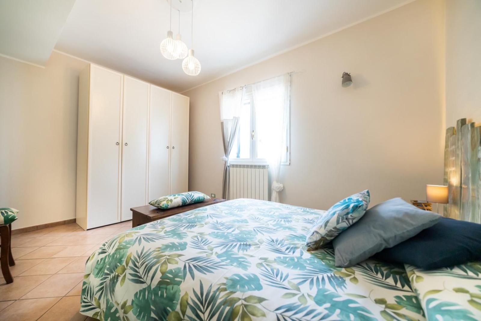 Apartamento Chez Elle Imperia Habitación foto